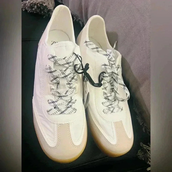 Zara casual womens sneakers size 6 NWT
Perfect for a vacation trip or any day - Picture 7 of 9